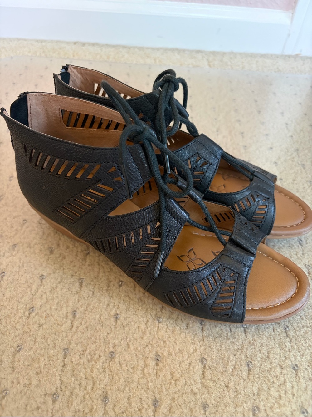 Comfortiva Riley Black Leather Cutout Gladiator Sandals 8.5W